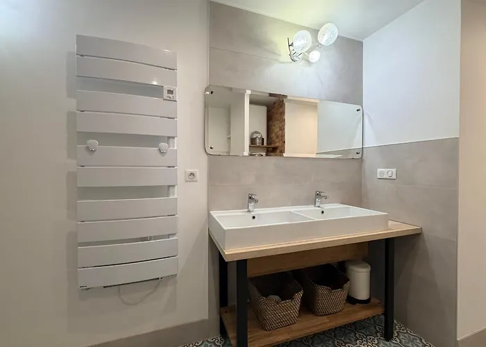 Immense 2 Pieces Proche Centre-ville & Thermes エクスレバン